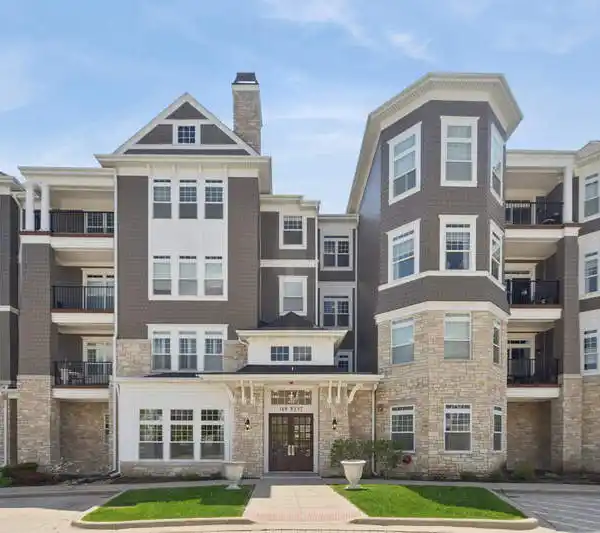 LUXURY LIVING IN THE HAMPTONS OF HINSDALE