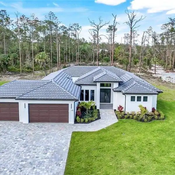 LUXURIOUS BRAND NEW HOME