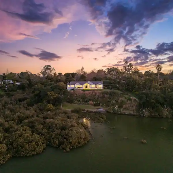 EXTRAORDINARY WATERFRONT ESTATE