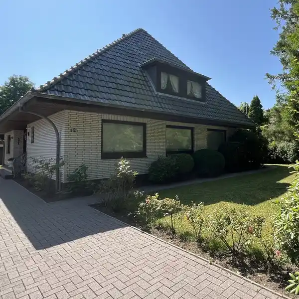 HIPPED-ROOF VILLA IN A SOUGHT-AFTER RESIDENTIAL AREA