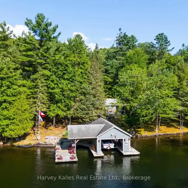 MOVE-IN READY WATERFRONT COTTAGE