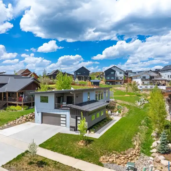 BEAUTIFULLY CONSTRUCTED NEWER HOME