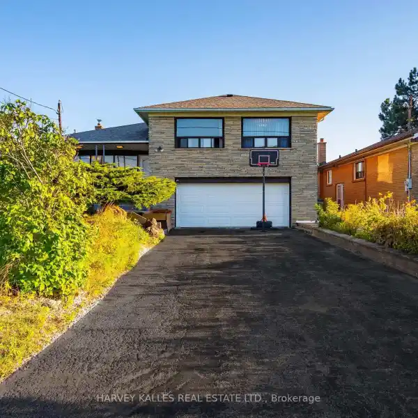 SPACIOUS SPLIT HOME IN COVETED GLEN PARK