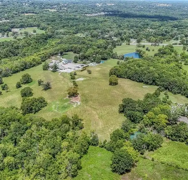 RARE OPPORTUNITY FOR COUNTRY LIVING IN THE CITY