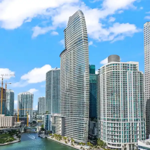 UNIQUE ONE BEDROOM HOME IN THE RENOWNED ASTON MARTIN RESIDENCES