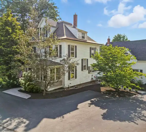 TIMELESS NEW ENGLANDER HOME