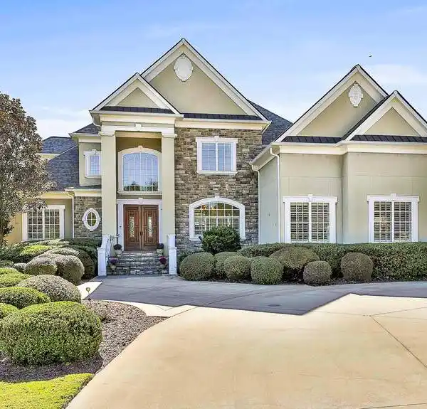 TUSCAN-INSPIRED GOURMET KITCHEN FOR CULINARY EXCELLENCE