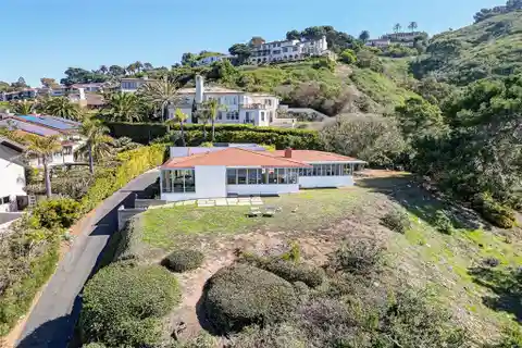 Mid-century Gem in the Tranquil Hills of Palos Verdes Estates