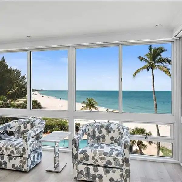 COMFORT AND COASTAL LUXURY AT ROYAL PALM CLUB
