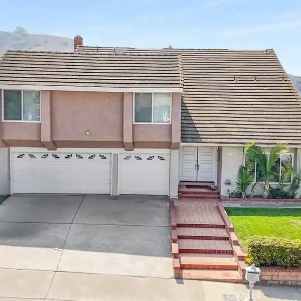 ELEGANT ESTATE WITH PANORAMIC MOUNTAIN VIEW LUXURY