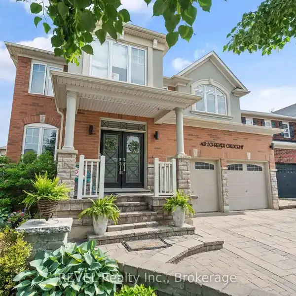 ELEGANT LUXURY LIVING WITH POOLSIDE PARADISE