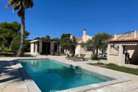 Villa with Park and Pool on the Côte Bleue
