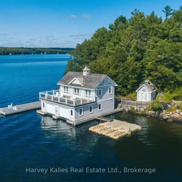 TIMELESS WATERFRONT OASIS