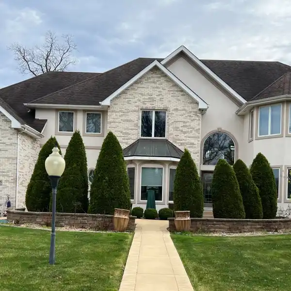 FINE HOME IN ROSEWOOD ESTATES