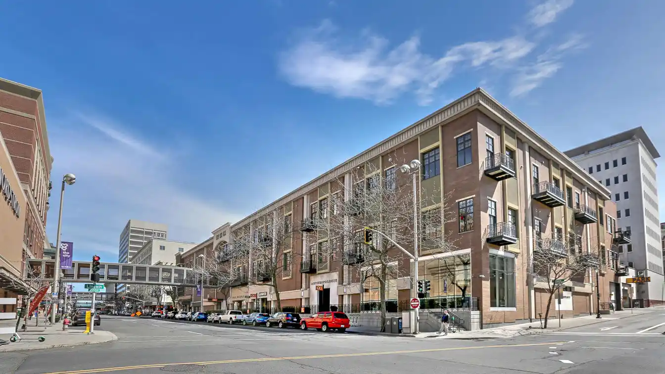 Luxury Living in the Lofts in Riverpark Square