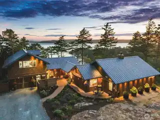 Secluded Paradise Situated at the Top of Eagles Nest