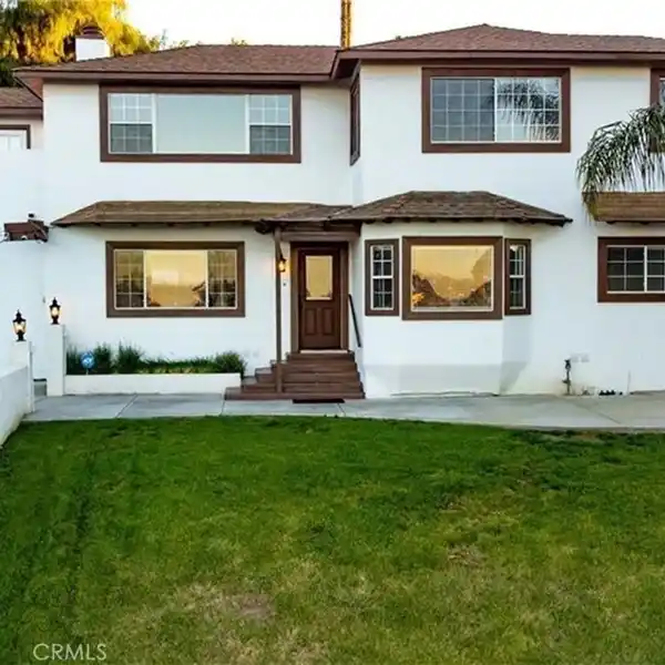 CUSTOM HOME WITH EXQUISITE VIEWS NESTLED IN VISTA