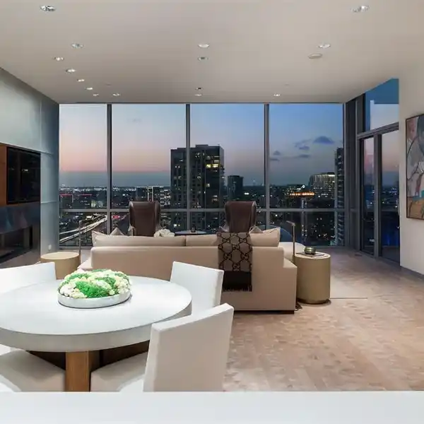 IMPECCABLE LUXURY PENTHOUSE WITH SWEEPING VIEWS