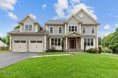 Immaculate Home on a Quiet Cul-de-sac