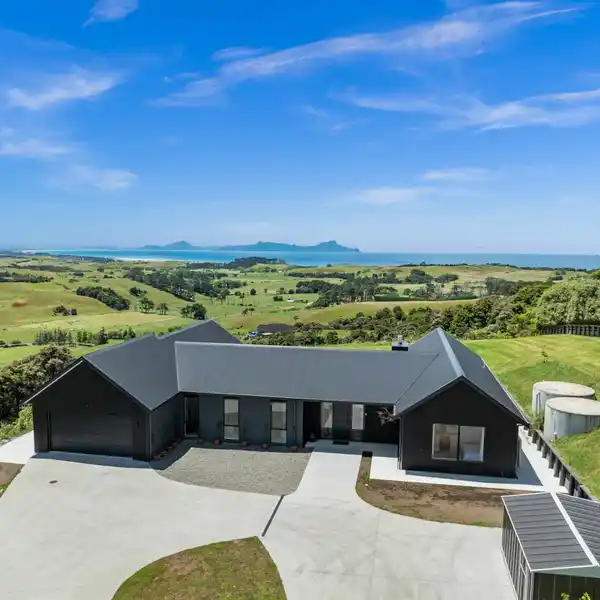 NEWLY BUILT COASTAL MASTERPIECE