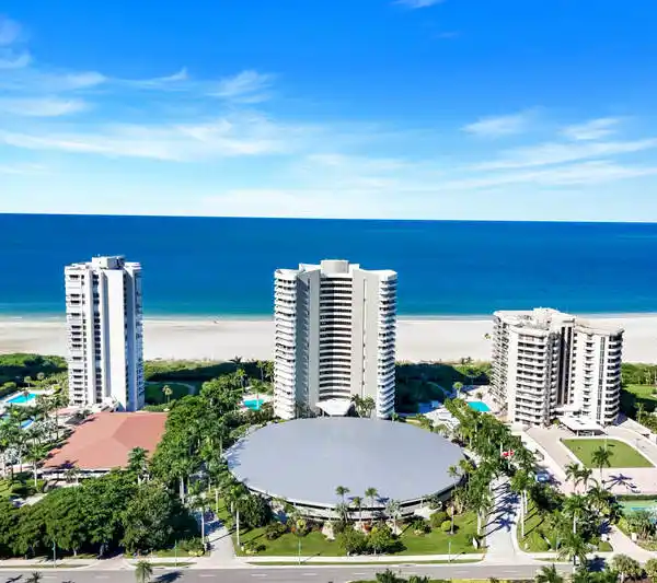 LUXURIOUS LIVING AT SUMMIT HOUSE