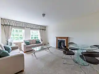 Refreshed Flat in Egerton Crescent