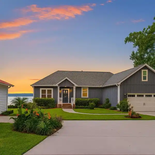 CUSTOM BEAUTY ON LAKE MARION