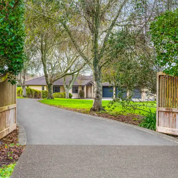 SOLID HOME ON STUNNING LAND