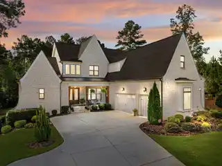 Modern Southern Elegance on Expansive Private Grounds