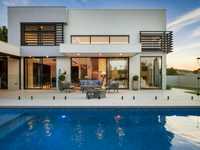 TIMELESS ELEGANCE WITH MODERN SOPHISTICATION