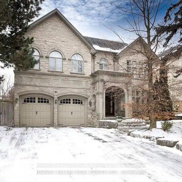 BEAUTIFUL RESIDENCE WITH EXQUISITE FINISHES THROUGHOUT