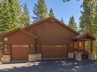 Stunning Tahoe Lodge with Panoramic Mountain Views
