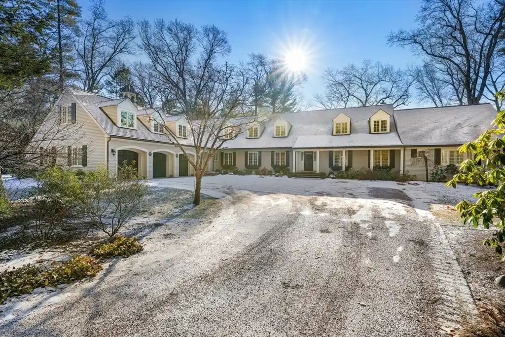 Private Retreat Along the Picturesque Charles River