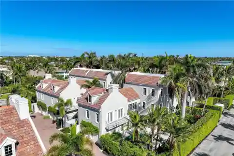 Exquisite Villa in Exclusive Chatham Place