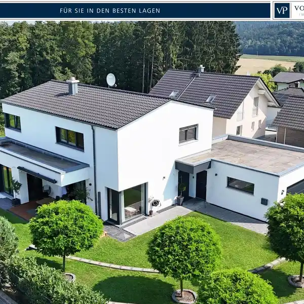 MODERN LIVING ON THE EDGE OF THE VILLAGE