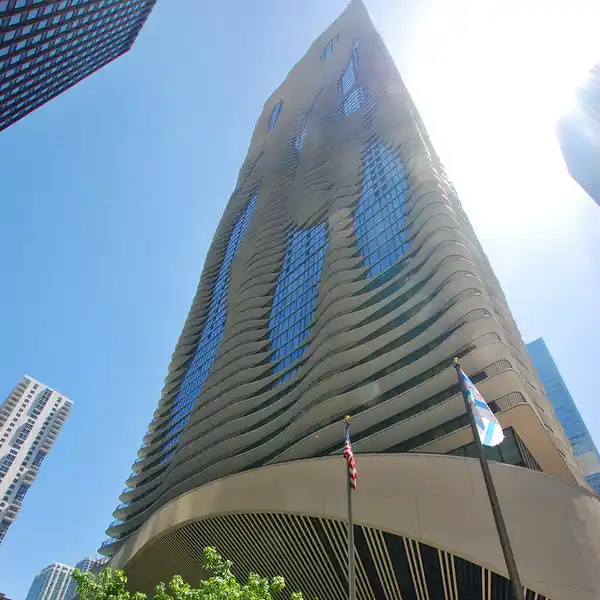 STUNNING SKY-HIGH RESIDENCE WITH ICONIC VIEWS