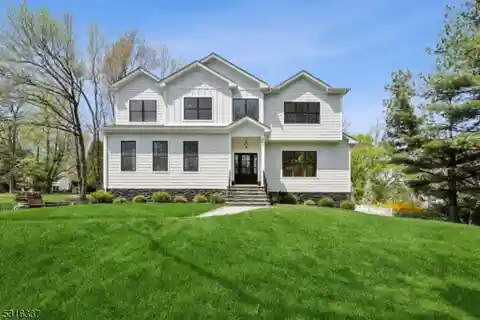 High-end Home in a Convenient Location