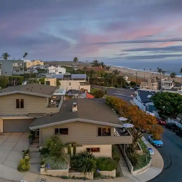 EXCEPTIONAL RESIDENCE IN THE HILLS OF PLAYA DEL REY
