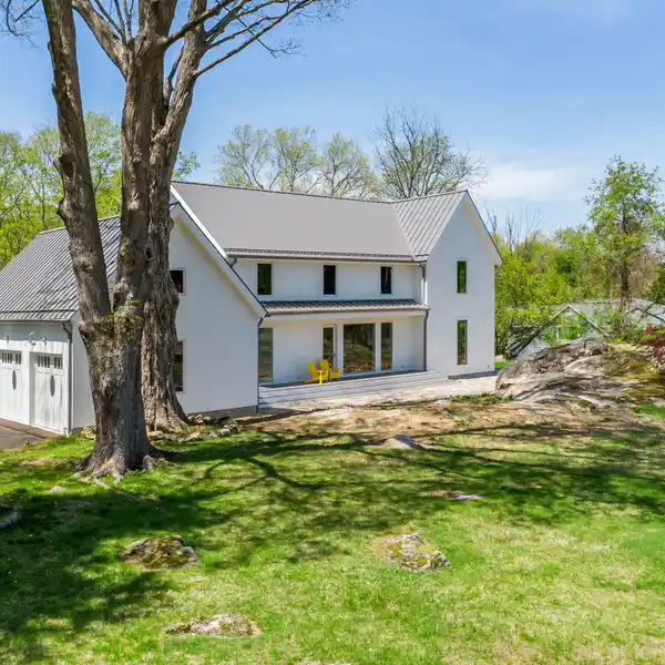 SLEEK NEW BUILD WITH LUXURY FINISHES