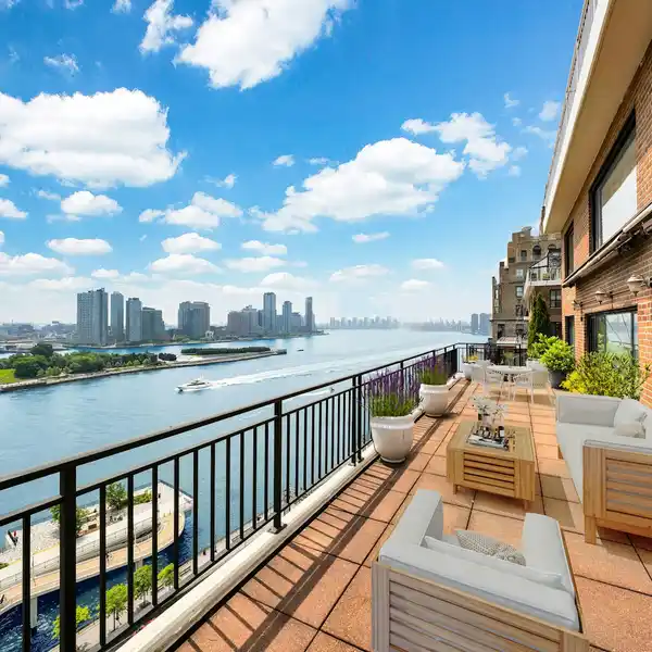 EXTRAORDINARY HIGH-FLOOR RENTAL