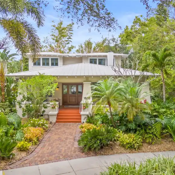 1917 BUNGALOW IN HISTORIC HYDE PARK