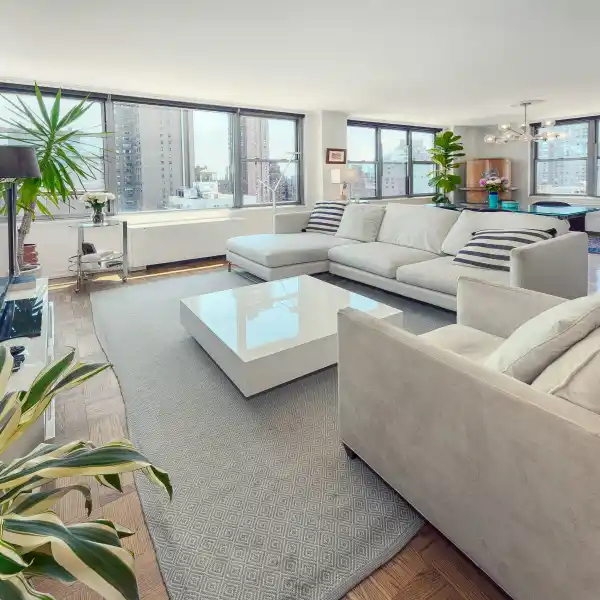 EXCEPTIONALLY LARGE LIGHT-FILLED ONE BEDROOM