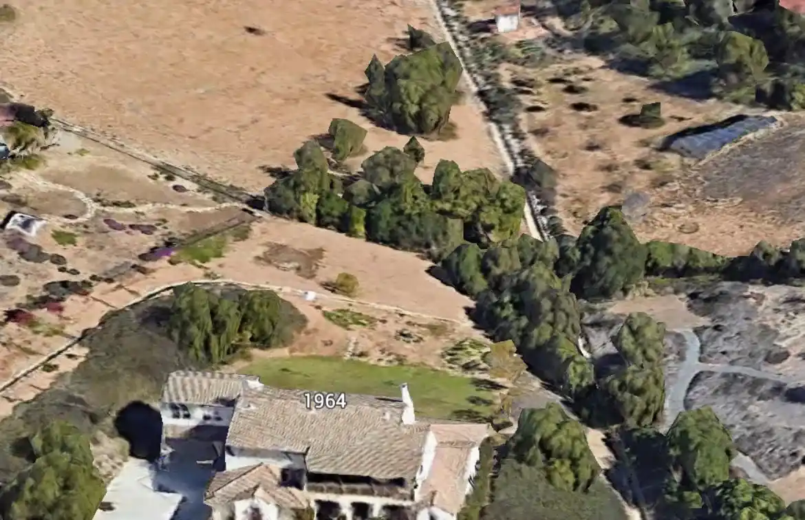 Spacious Home with Attached Guest House in Brook Hills Estates