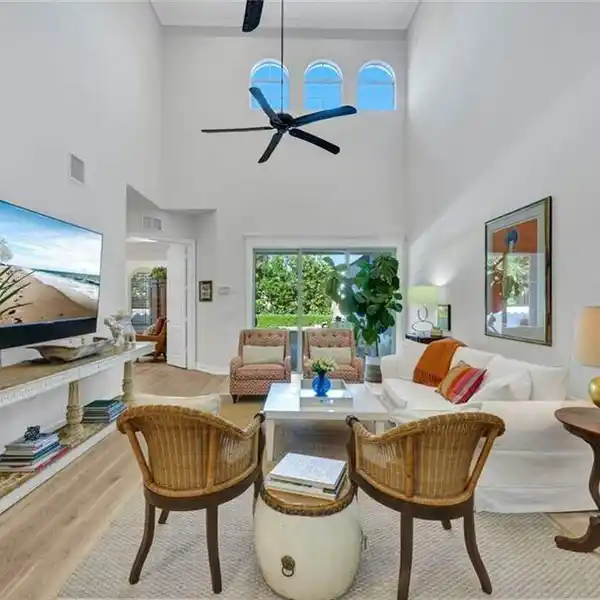 LUXURIOUS PARK SHORE TOWNHOME