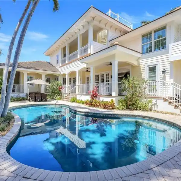 REMARKABLE AQUALANE SHORES RESIDENCE