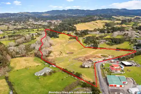 Spacious Rural Home with Workshops and Privacy