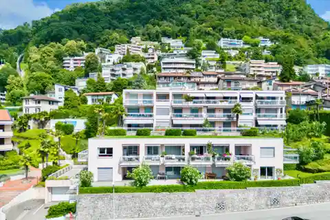 Charming Apartment with Breathtaking Lake Views