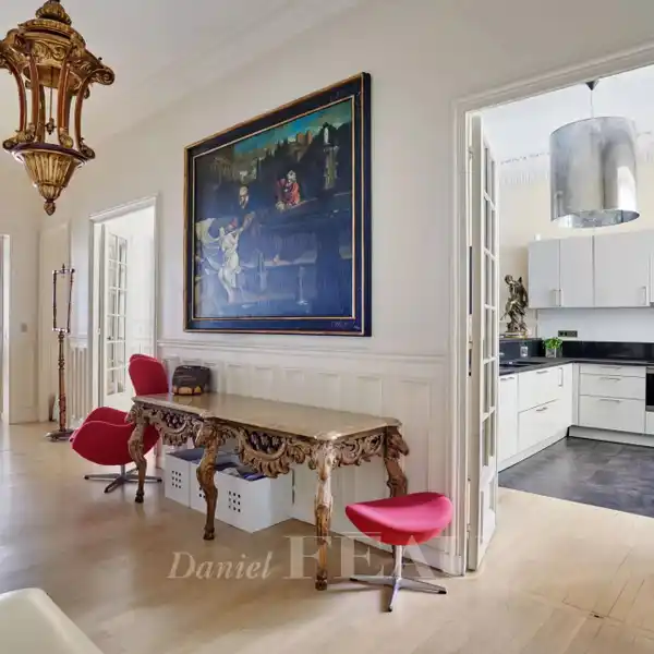 ELEGANT APARTMENT IN EXCELLENT CONDITION
