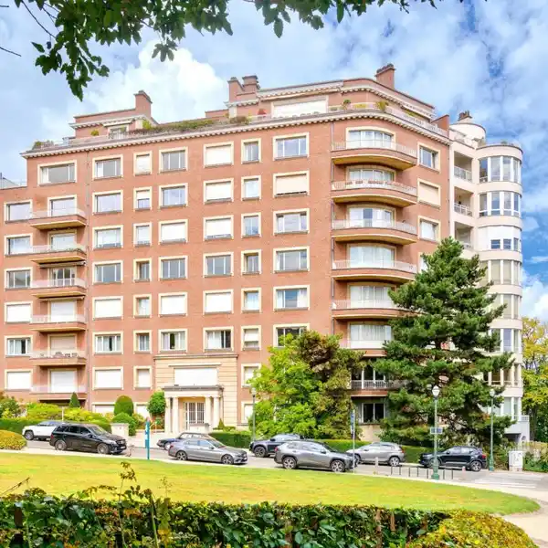 SEVENTH FLOOR APARTMENT WITH EXTRAORDINARY VIEWS