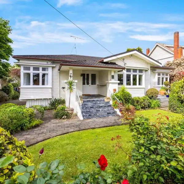 TIMELESS EPSOM BUNGALOW WITH POOL AND CHARM